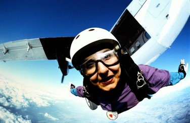 7 58566_Older Woman Skydiving501 x 624
