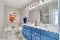 132936_The Boulevards at Westfields_Marymount_Owner_s Luxury Bath